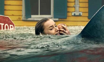 Thrash: cuando ni los tiburones ni el caos logran salvar una idea que se hunde sola.