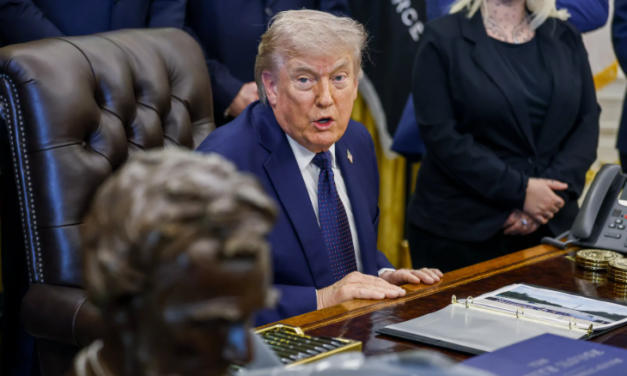 Trump se reúne con CEOs del sector petrolero mientras la guerra con Irán impulsa el aumento de precios