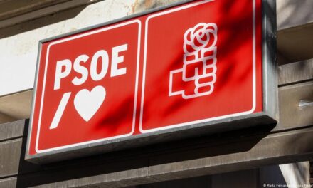 Guardia Civil española irrumpe en sede del PSOE en Madrid España