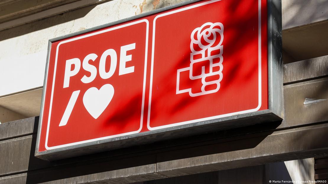 Guardia Civil española irrumpe en sede del PSOE en Madrid España