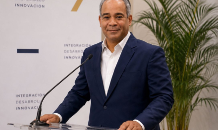 Hernani Aquino alerta por silencio de la JCE ante campañas prematuras.