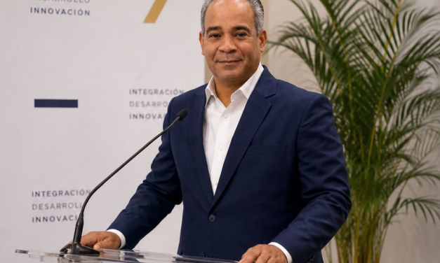 Hernani Aquino alerta por silencio de la JCE ante campañas prematuras.