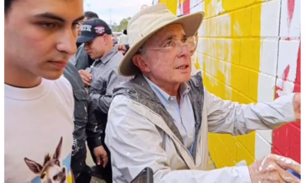 Tomás Uribe Moreno, hijo de expresidente Álvaro Uribe Vélez: “Dios nos salve si perdemos”, habla de la provocación violenta en inmediaciones de su casa, protagonizada por el Pacto Histórico en Colombia