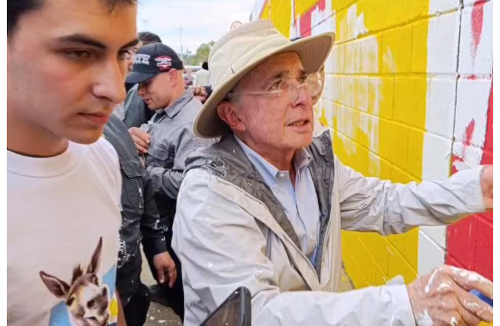 Tomás Uribe Moreno, hijo de expresidente Álvaro Uribe Vélez: “Dios nos salve si perdemos”, habla de la provocación violenta en inmediaciones de su casa, protagonizada por el Pacto Histórico en Colombia