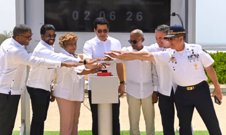 Ministro de Turismo, David Collado inicia el malecón Boca Chica y dos parques