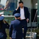 JD Vance se marcha a las negociaciones con Irán; Trump amenaza con peajes del estrecho