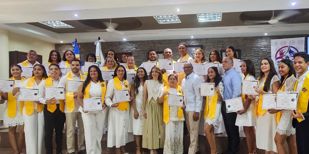 San José de Ocoa gradúa la primera cohorte del Diplomado «Más Allá del Éxito», formando líderes comprometidos con los valores y el servicio