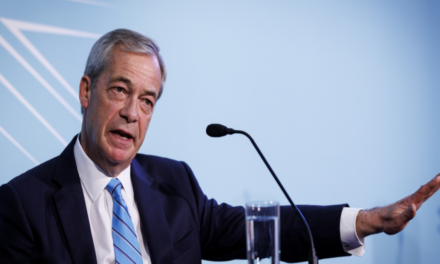 Nigel Farage exige elecciones anticipadas y llama al Reino Unido ‘República Bananera’