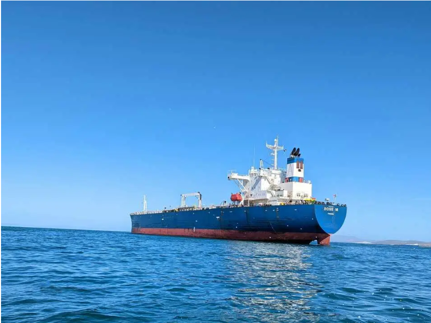 Más petroleros varados salen de Ormuz, aumentando el suministro global