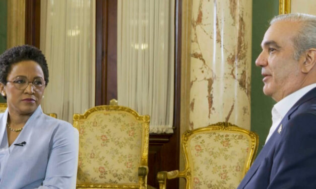 Presidente Abinader anuncia consenso para modificar artículos del Código Penal y reafirma compromiso con la libertad de prensa