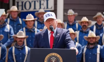 EE.UU: Trump pide que se retome el espíritu que construyó Estados Unidos.