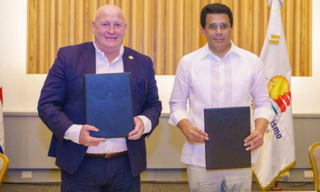 Ministro de Turismo firma acuerdo con la ITF para impulsar la movilidad turística sostenible