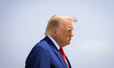 EE.UU: Trump valora un nuevo ataque ‘masivo’ contra Irán