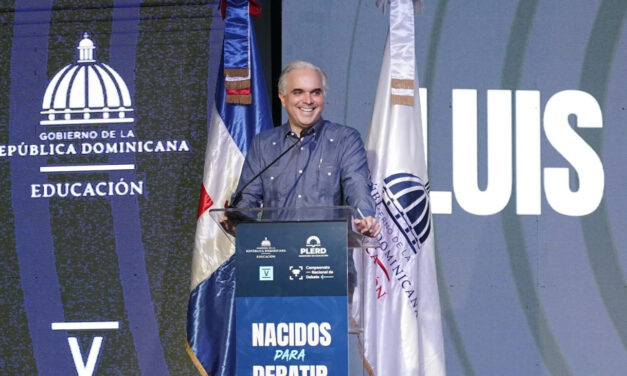 Ministro Luis Miguel De Camps destaca el debate escolar como herramienta para formar ciudadanos críticos y fortalecer la democracia