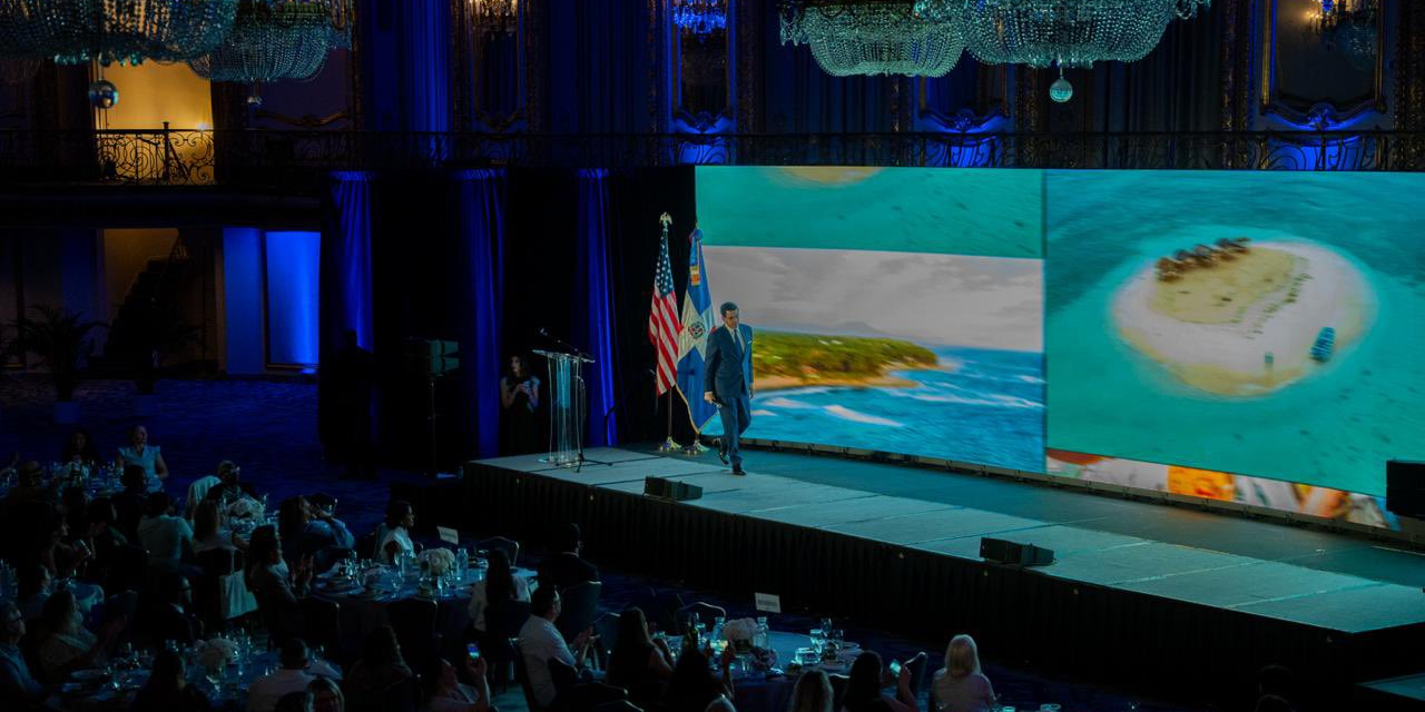 Ministro David Collado promueve a RD en Chicago; asegura que el 100 % de los turistas quiere regresar