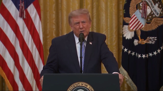 Trump: China robó 220 millones de registros de votantes estadounidenses.