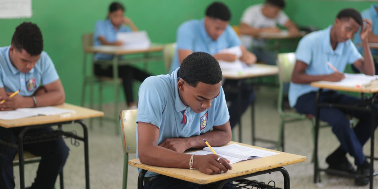 Ministerio de Educación convoca a cerca de 28,000 estudiantes para la segunda convocatoria de las Pruebas Nacionales 2026