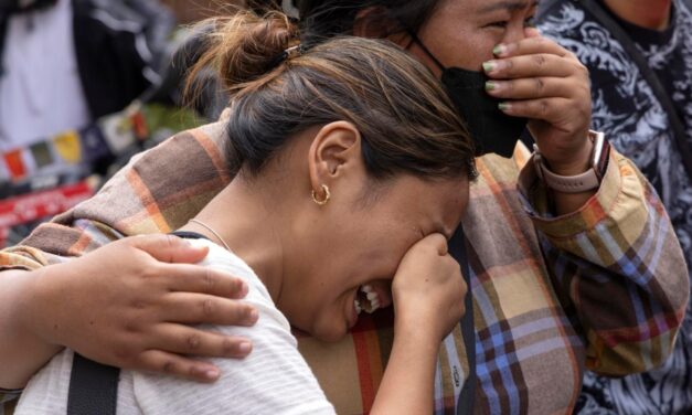 El número de muertos por inundaciones en Nepal asciende a 626, con miles aún desaparecidos