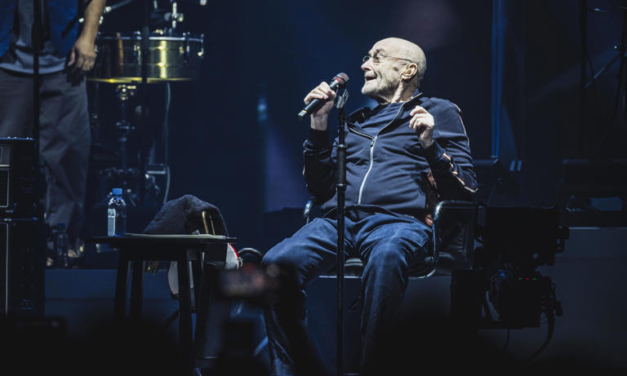 Phil Collins habla de su hospitalización casi mortal por su alcoholismo.
