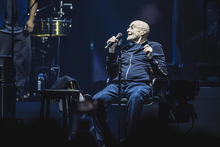 Phil Collins habla de su hospitalización casi mortal por su alcoholismo.