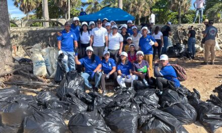 COOPROGRAL y Fundación Vida Azul realizan jornada de limpieza de costas en Playa Tortuga