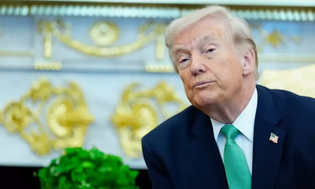 Trump: Estados Unidos tiene control total sobre el Estrecho de Ormuz