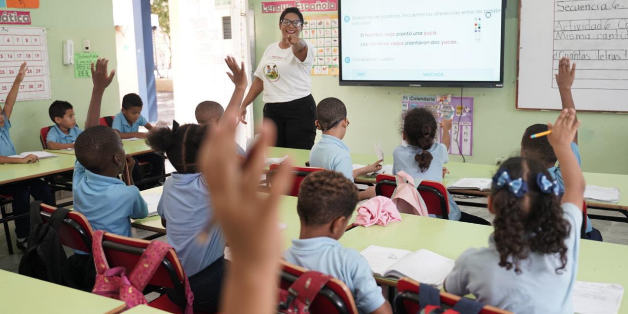 Ministerio de Educación asegura cobertura total de docentes para este año escolar