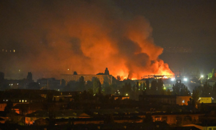 Misiles rusos matan a 12 en Kiev, y provoca incendios
