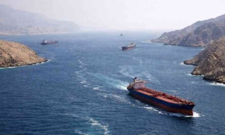 La Marina de los EE. UU. escolta en secreto petroleros a través del Estrecho de Ormuz