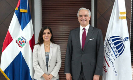 Ministro de Educación, Luis Miguel De Camps recibe visita de embajadora de Estados Unidos y abordan áreas de cooperación