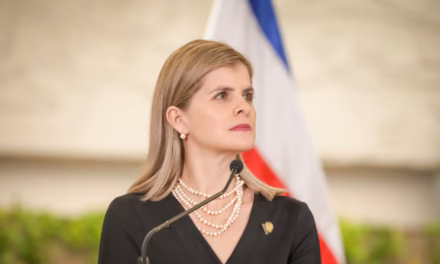 La presidenta de Costa Rica destituye a su canciller por no avisarla de una reunión del Escudo de las Américas
