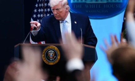 CNN, MS NOW y Político demandan a la administración Trump por la prohibición de la Casa Blanca