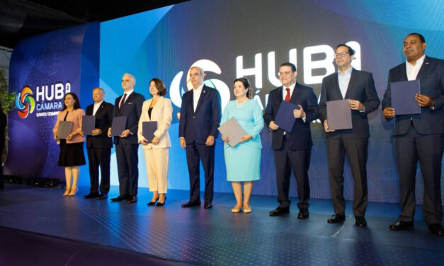 Gobierno dominicano y Amazon Web Services lanzan programa de 50,000 becas para capacitar en inteligencia artificial y computación en la nube