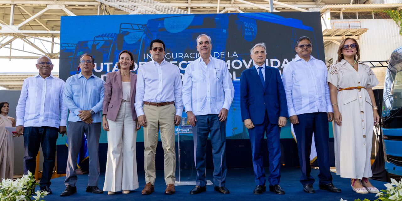 Presidente Luis Abinader inaugura la reconstrucción del Museo Alcázar de Colón y dejó en funcionamiento la nueva Ruta de Electromovilidad de la Ciudad Colonial.