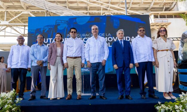 Presidente Luis Abinader inaugura la reconstrucción del Museo Alcázar de Colón y dejó en funcionamiento la nueva Ruta de Electromovilidad de la Ciudad Colonial.