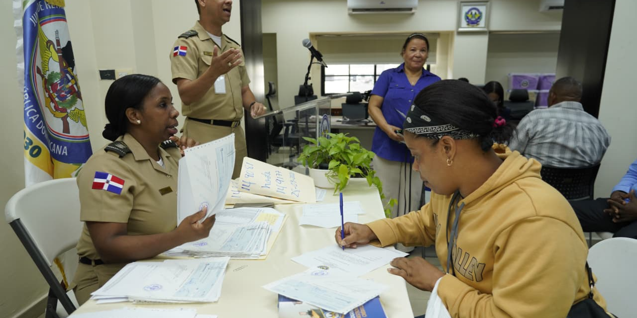 Ministerio de Defensa destina RD 10.4 millones para beneficiar a retirados y familiares con pago de retroactivos