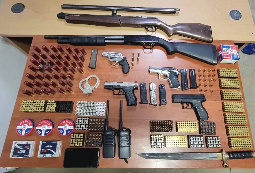 Armas y municiones incautadas en República Dominicana en una investigación relacionada con tráfico ilícito